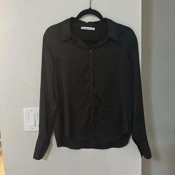 Abercrombie & Fitch Long-Sleeve Satin Button-Up Shirt - Picture 9 of 10
